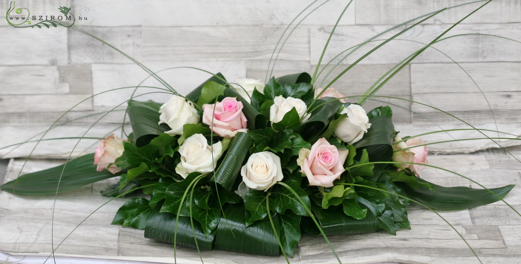 Főasztaldísz rózsával (rózsaszín, fehér), esküvő