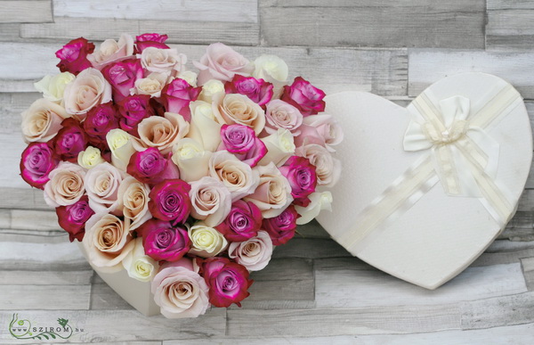 Virágküldés Budapest - 60 szál pasztell rózsa szív dobozban
