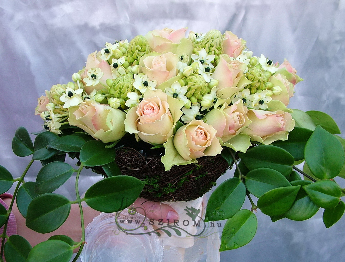 Menyasszonyi csokor rózsából, ornithogalummal (krém, rózsaszín, fehér)