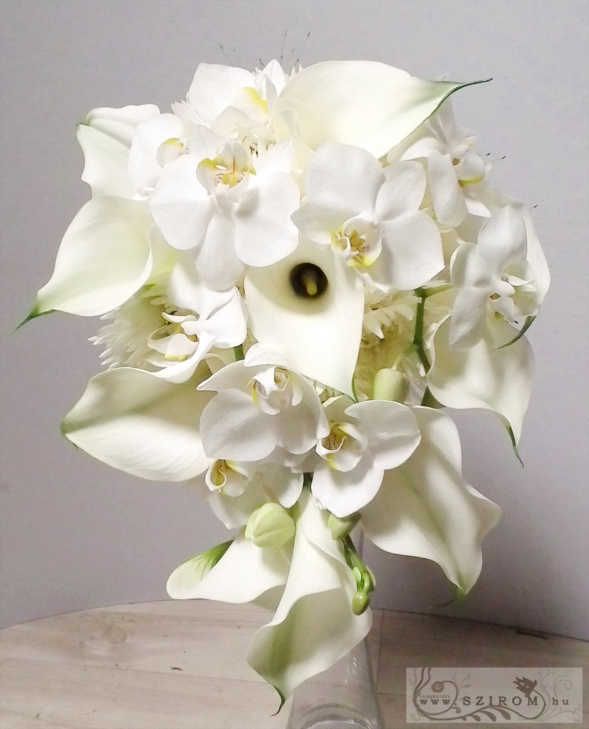 Menyasszonyi csokor rózsából, orchideából  pók krizivel (kála, fehér)