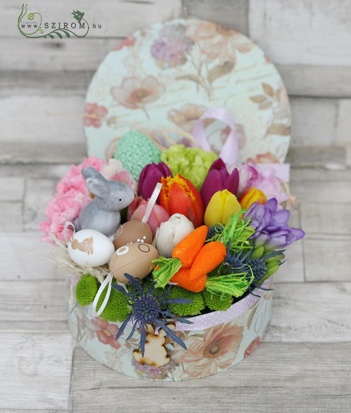 flower delivery Budapest - Easter flowerbox with carrots (12 stems)