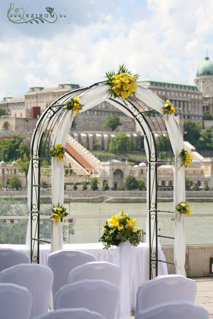 Boldogságkapu, Marriott Hotel terasz (sárga liliom, orchidea), esküvő