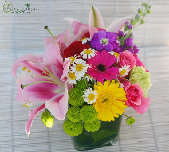 flower delivery Budapest - Colorful summer cube with lilies (12 stems)