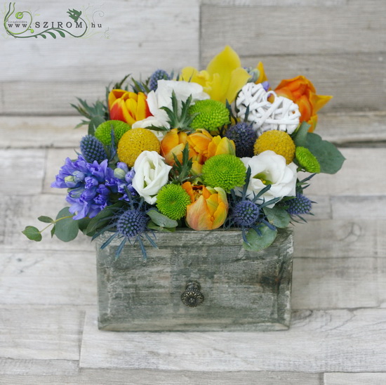 flower delivery Budapest - Colorful flowerdrawer (16 stems)