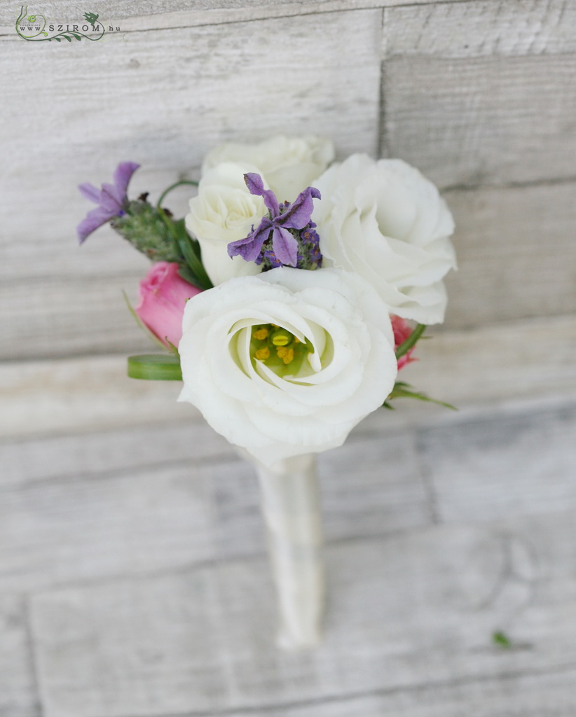 Vőlegény kitűző bokros rózsával,liziantisszal, levendulával (fehér, rózsaszín, lila)