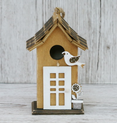 flower delivery Budapest - Hanging wooden bird house decor (15,5cm)