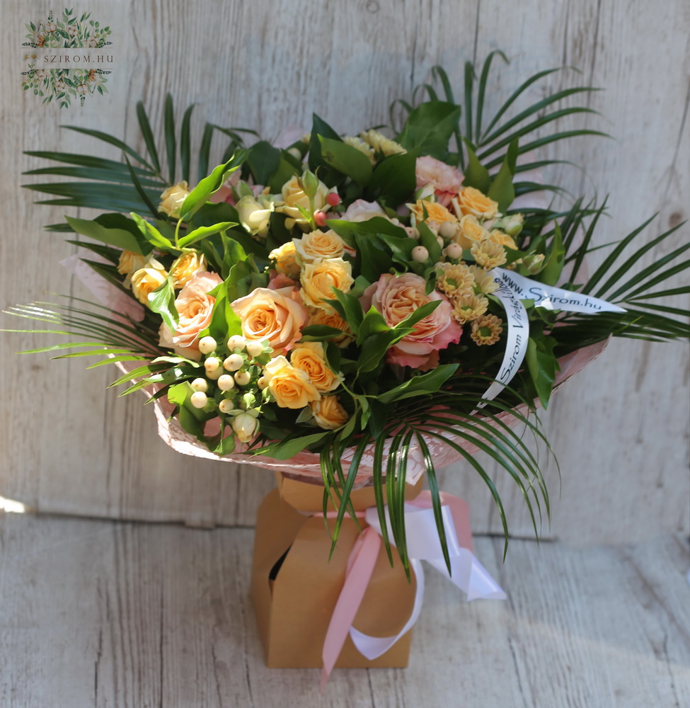 flower delivery Budapest - Bouquet with peach-colored flowers (17 stems)