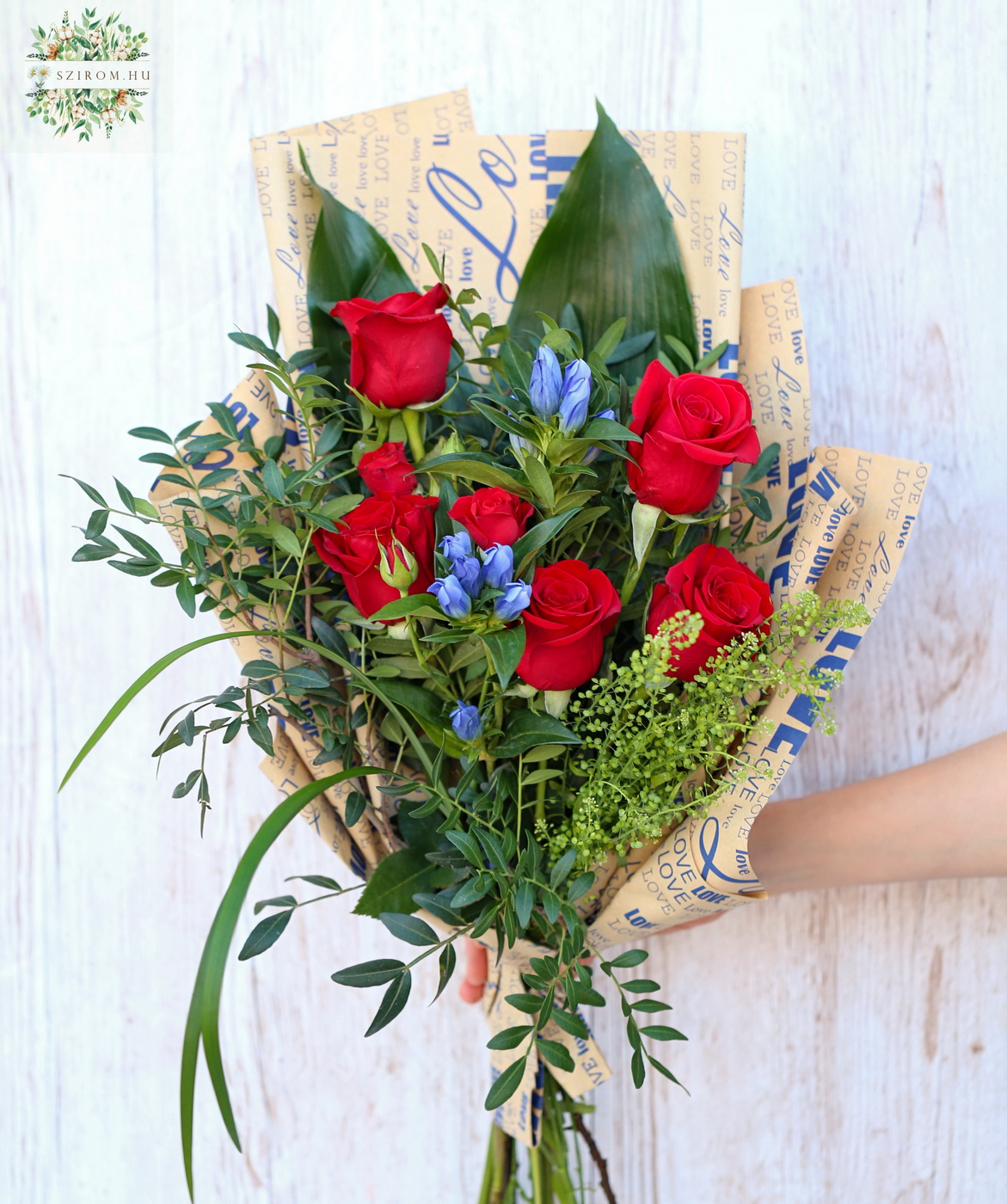 flower delivery Budapest - Red roses with blue gentiana (9 stems)