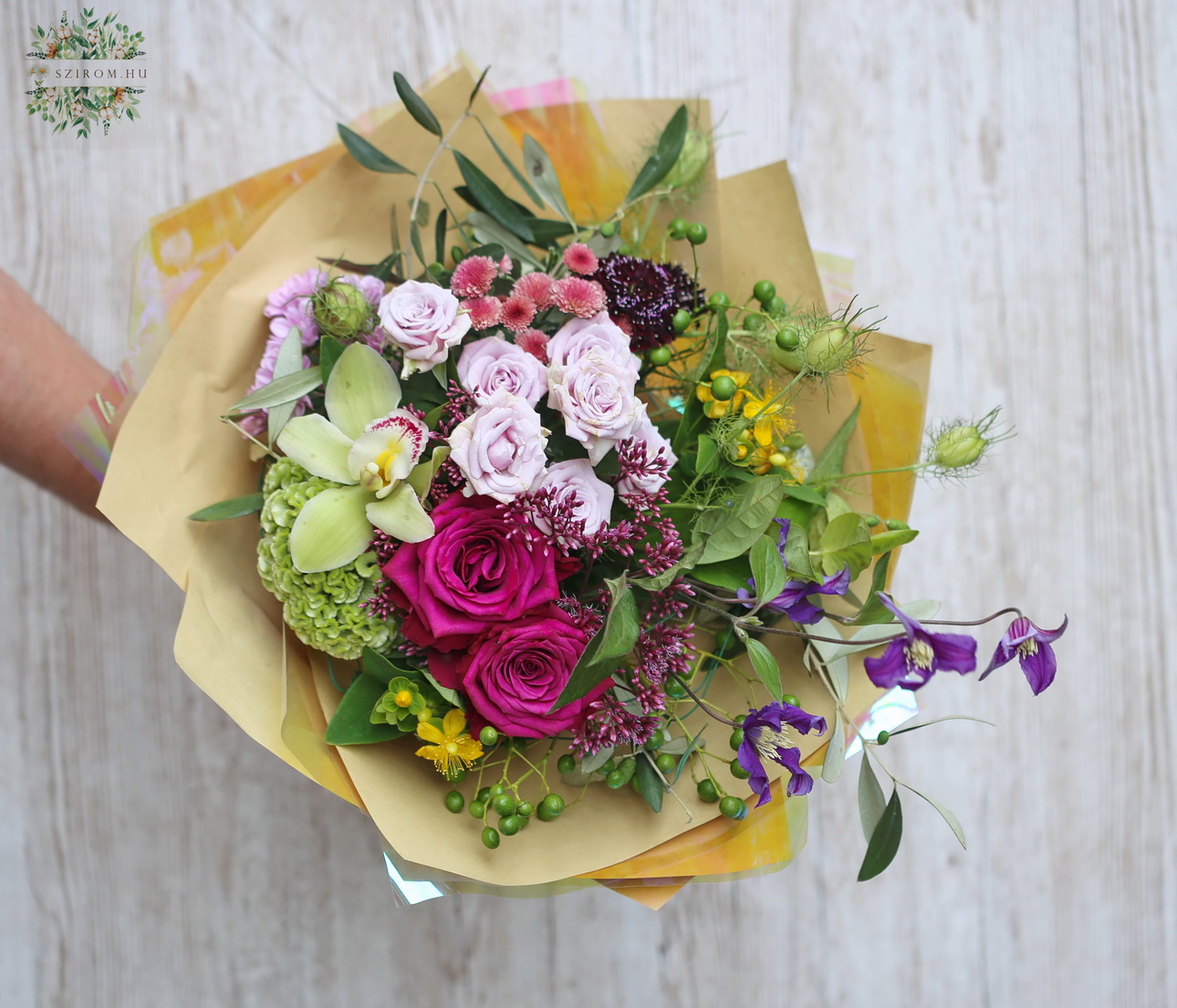 flower delivery Budapest - Wild green-purple bouquet (16 strands)