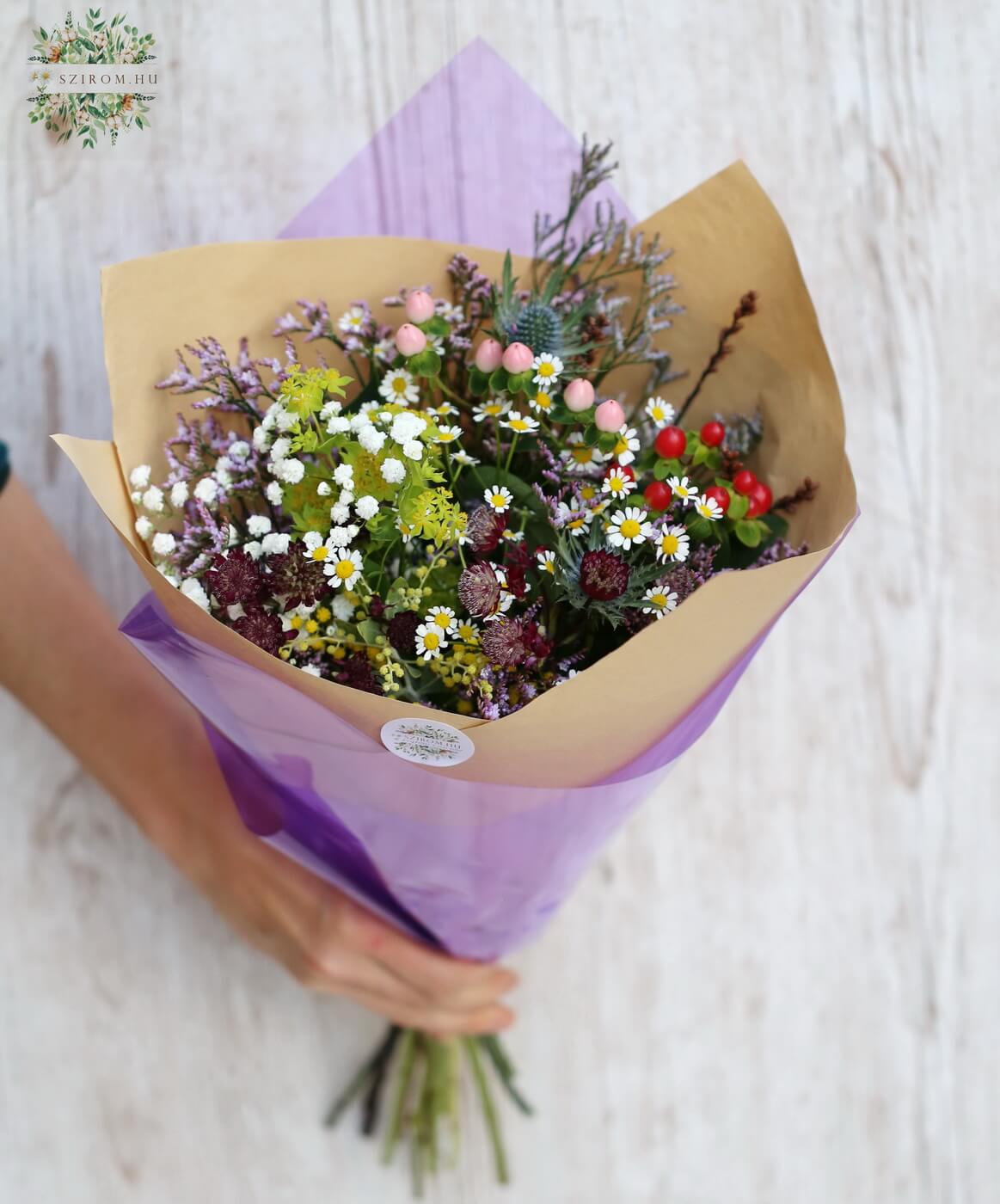 flower delivery Budapest - Small bouquet of meadow style flowers (15 stems)
