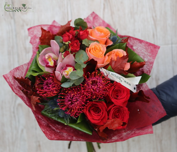 flower delivery Budapest - Flaming structure bouquet with pincushion proteas (15 stems)