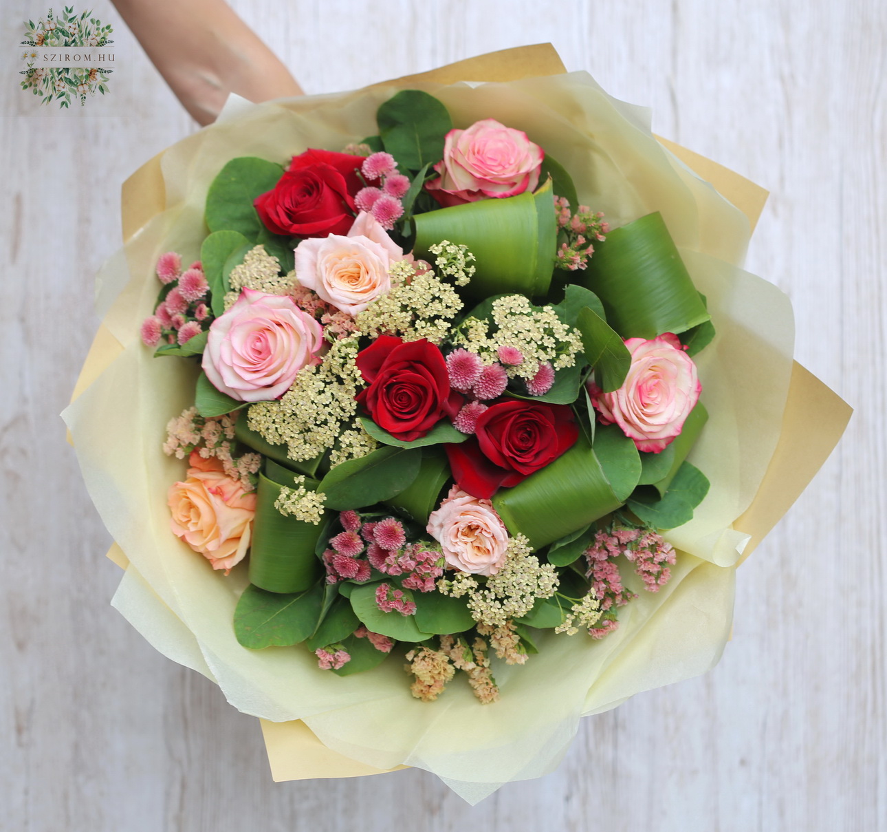 flower delivery Budapest - Warm color roses with small flowers (26 stems)