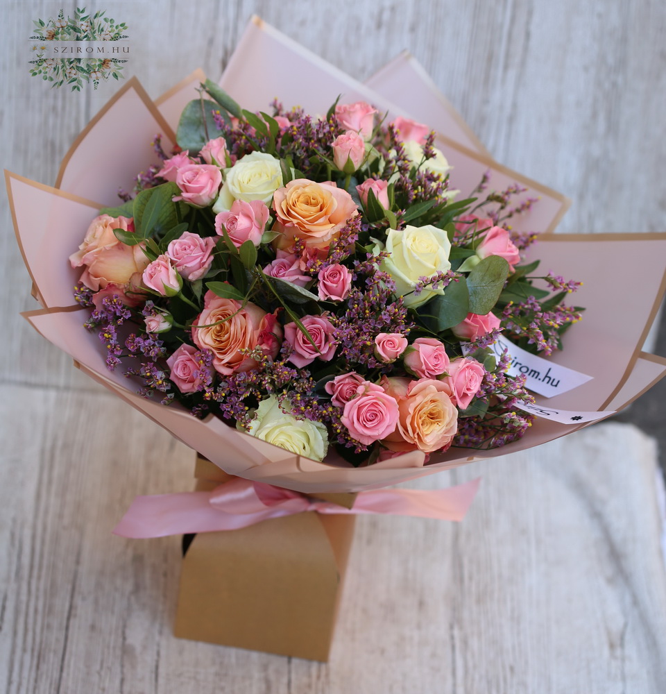 Blumenlieferung nach Budapest - Romantischer Rosenstrauß (21 Stämme)