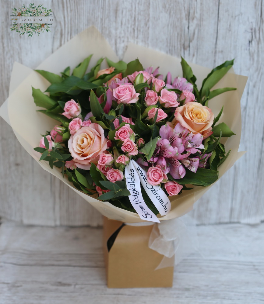 flower delivery Budapest - Pink bouquet with papervase (13 stams)