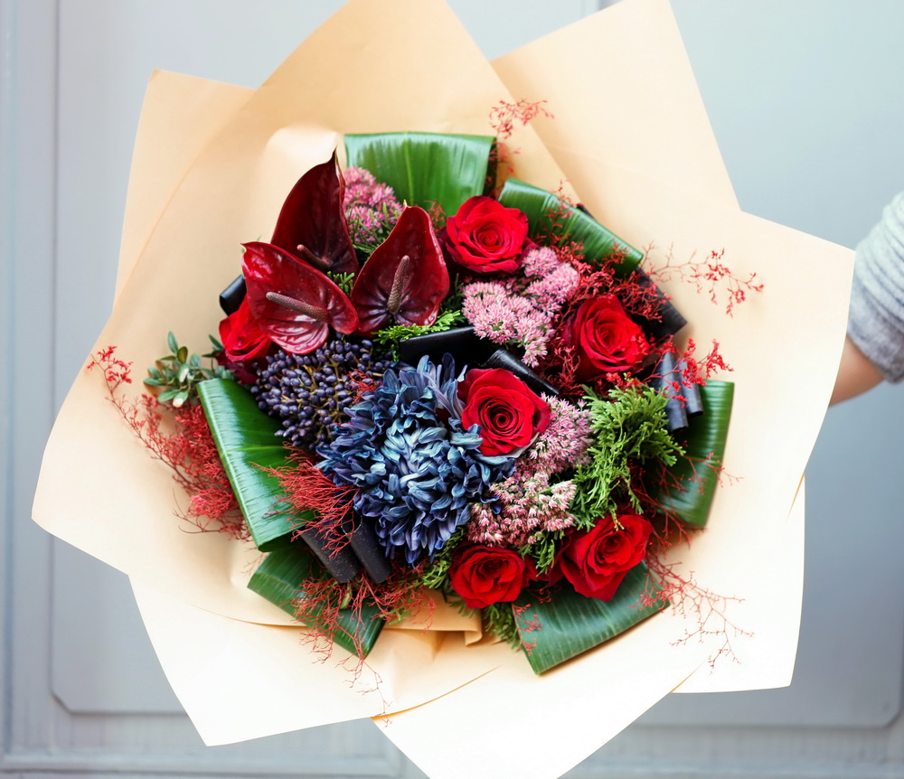 flower delivery Budapest - Red rose bouquet with red anthuriums