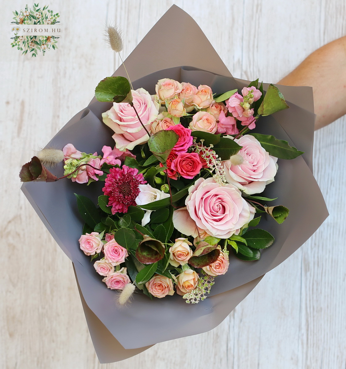 flower delivery Budapest - Romantic rose bouquet with leaf cones