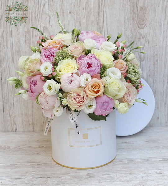 flower delivery Budapest - Big fluffy cylinder flowerbox (63 stems)