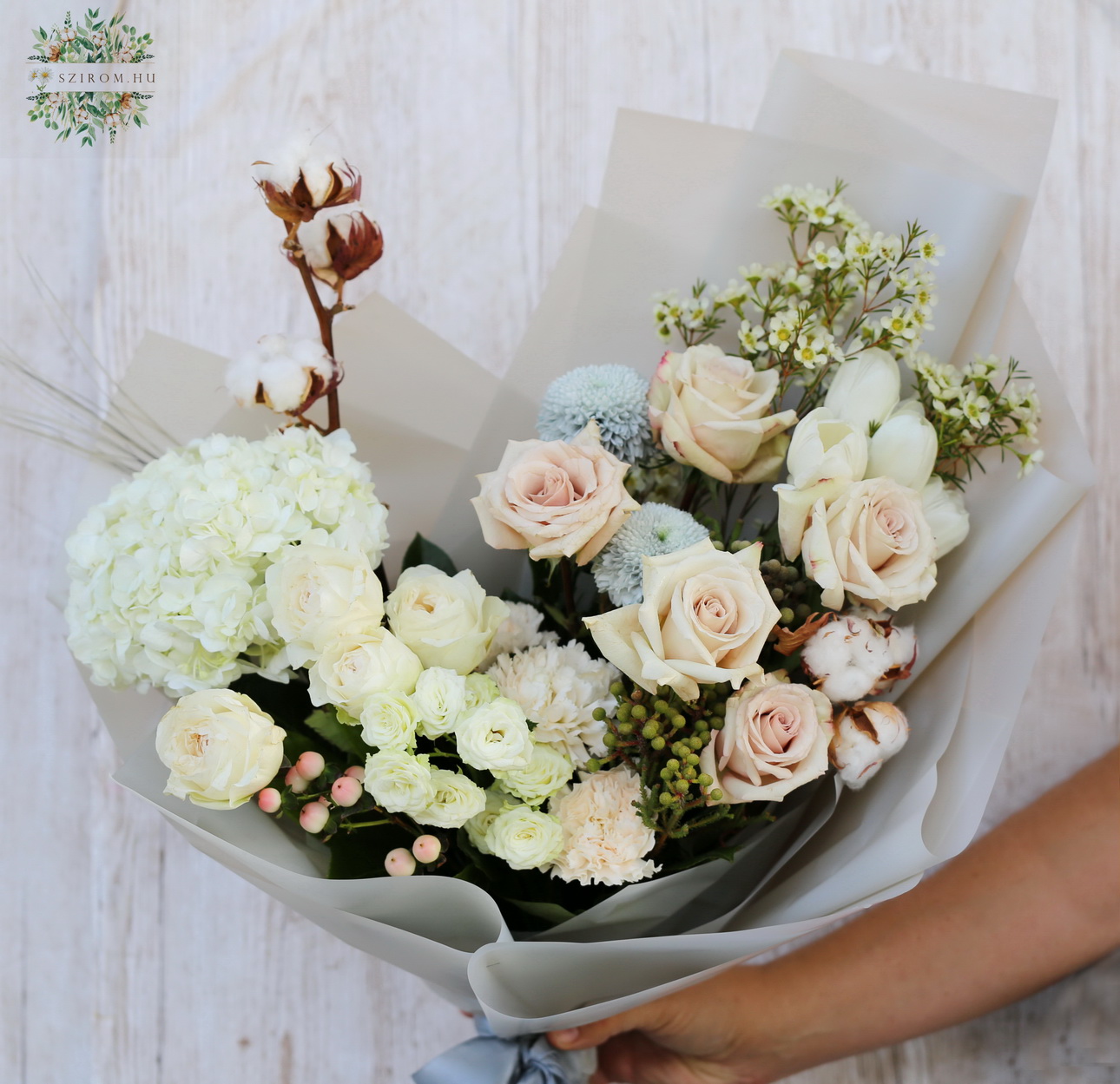 Blumenlieferung nach Budapest - Quarete Mondstrauß mit nackten Blumen, Baumwollblumen (28 Stiele)