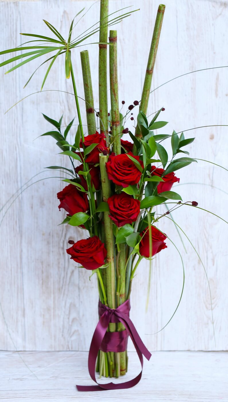 flower delivery Budapest - 10 red roses in paralel bouquet